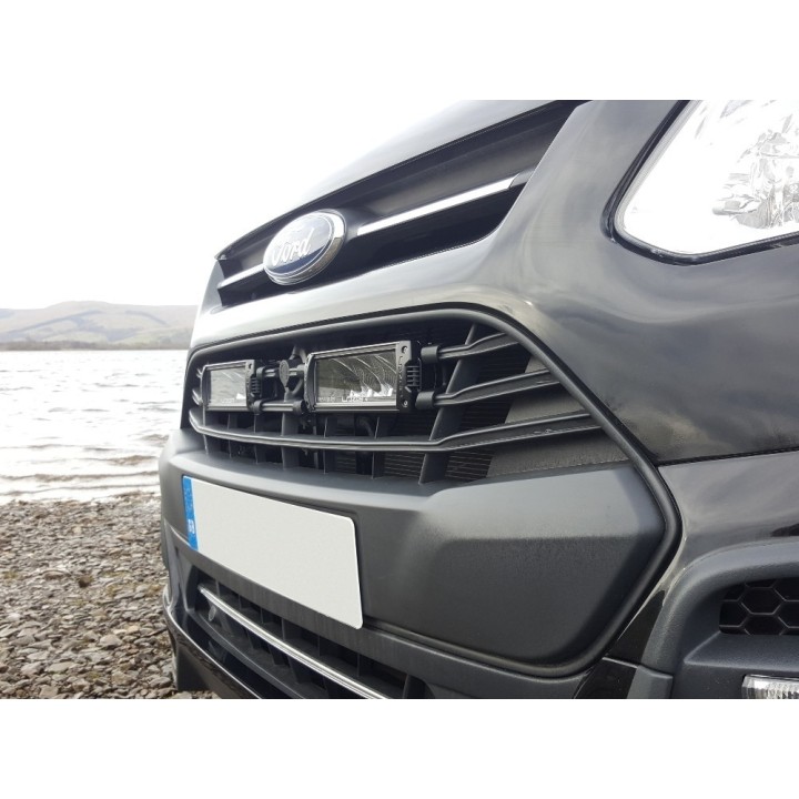 Zestaw do montażu oświetlenia LAZER TRIPLE-R 750 w fabrycznym grillu - Ford Custom (2012 - 2018)