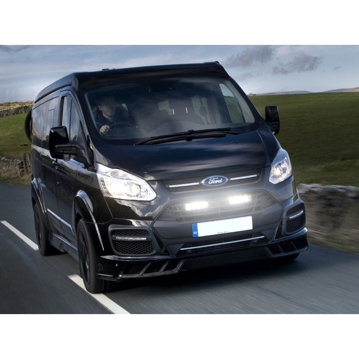 Zestaw do montażu oświetlenia LAZER TRIPLE-R 750 w fabrycznym grillu - Ford Custom (2012 - 2018)
