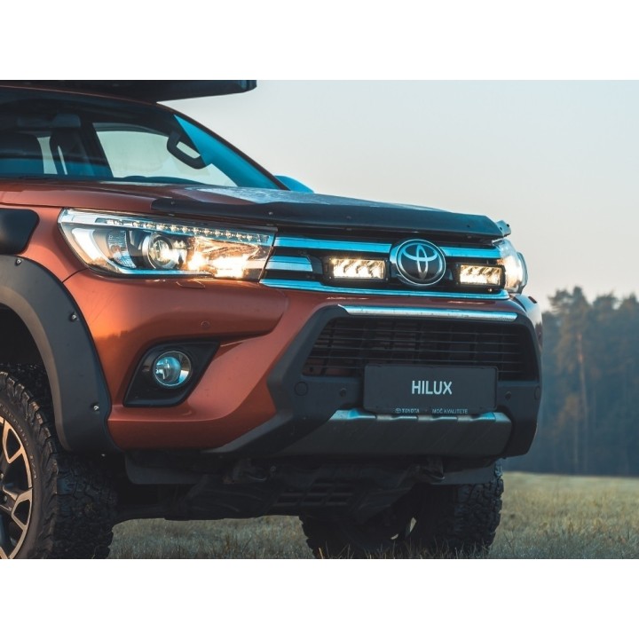 Zestaw do montażu oświetlenia LAZER TRIPLE-R 750 w fabrycznym grillu - Toyota Hilux (2015 -)
