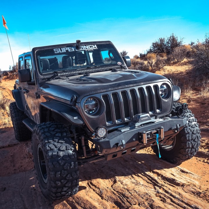 Wyciągarka Superwinch SX12 12V z liną stalową
