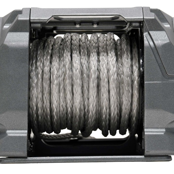 Superwinch SP 35 winch with a synthetic rope