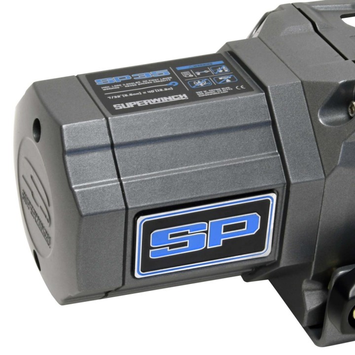 Superwinch SP 35 winch with a synthetic rope